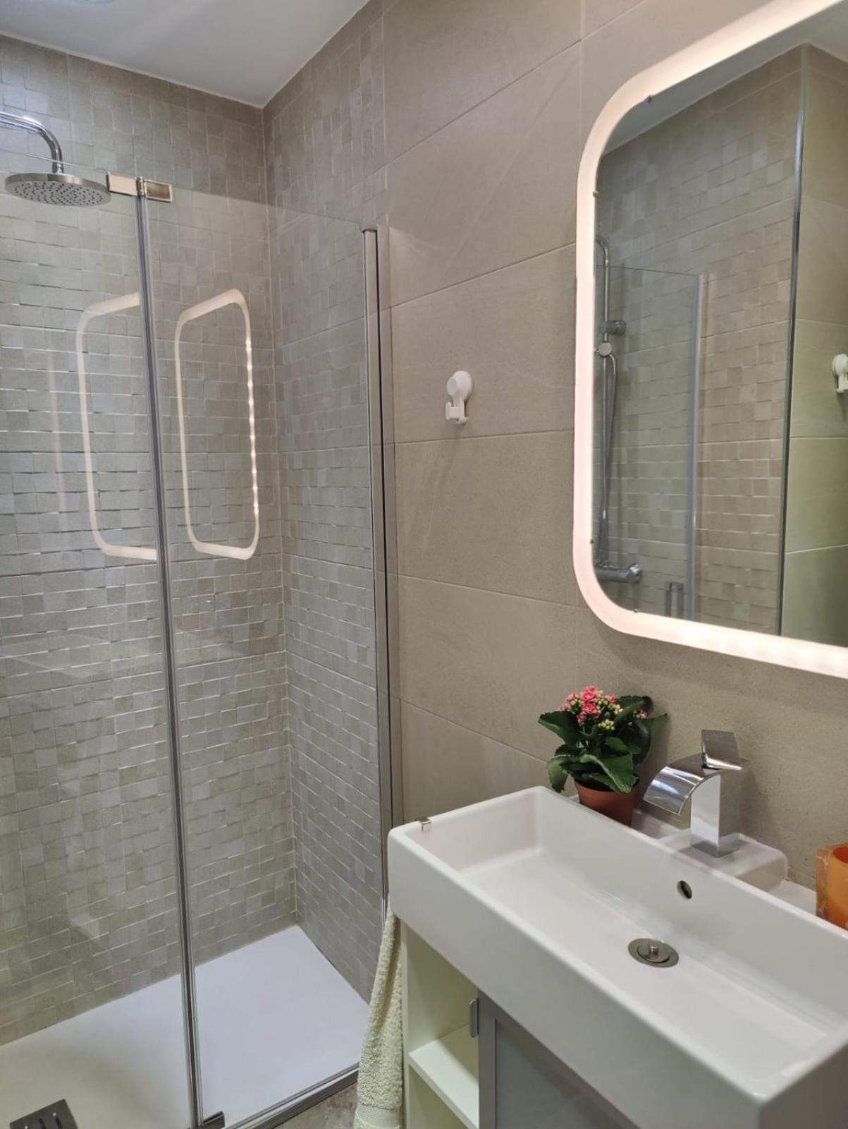 Luminoso Apartamento Exterior Con Balcon Y Patio En Centro Historico Feria-Alameda Sevilla Eksteriør billede